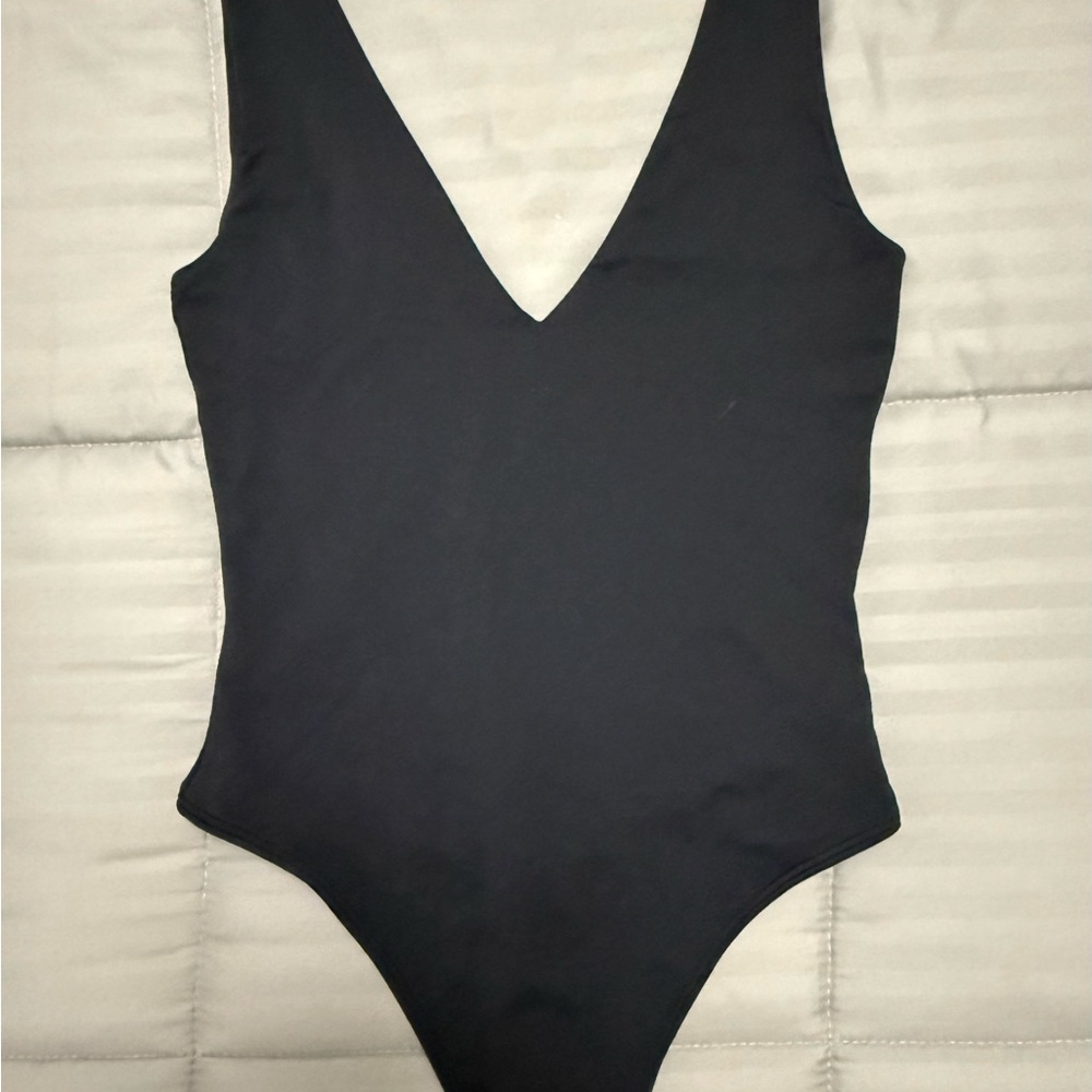 Aritzia Babaton Black V-Neck Contour Bodysuit XS